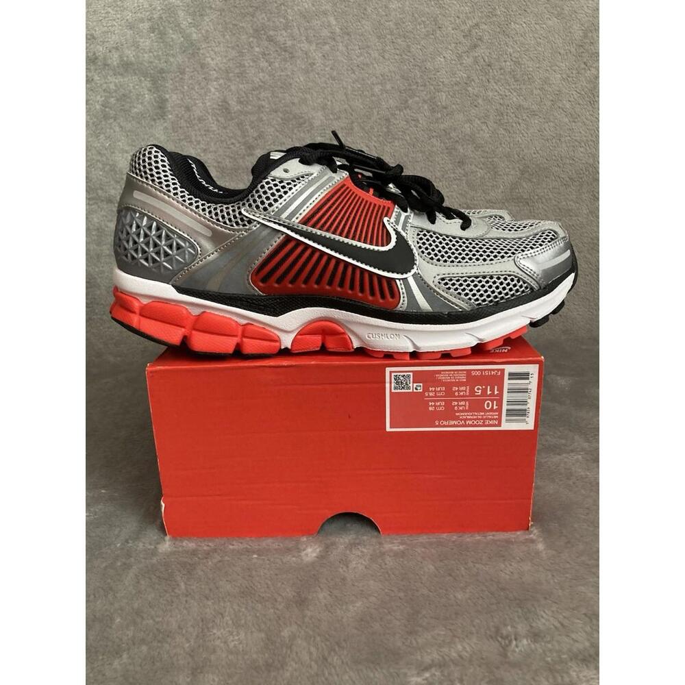 Nike Zoom Vomero 5 Metallic Silver Black Red Men Size 10 FJ4151-005